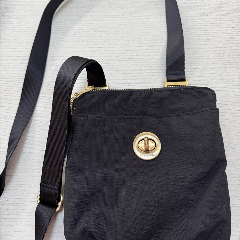 Black Baggallini Crossbody Bag with Gold Accents
